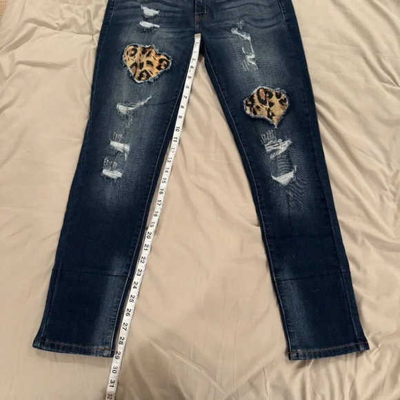 Kancan Vienna Mid-Rise Super Skinny Leopard Patch Jeans - Picture 14 of 15